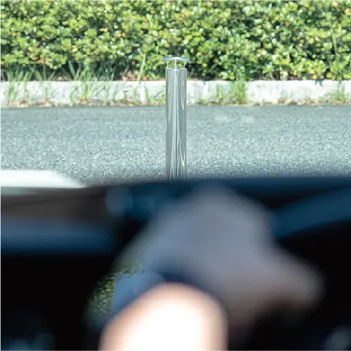 ＴＲ-Ｗの商品はセダンタイプの車高が低いお車の運転席でも確認できる高さ設計です。